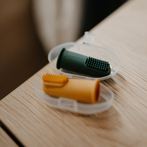 PETITE&MARS Silicone finger toothbrushes  2 pcs 0m+