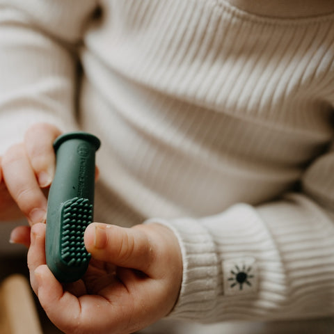 PETITE&MARS Silicone finger toothbrushes  2 pcs 0m+