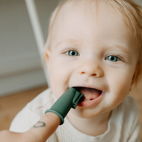 PETITE&MARS Silicone finger toothbrushes  2 pcs 0m+