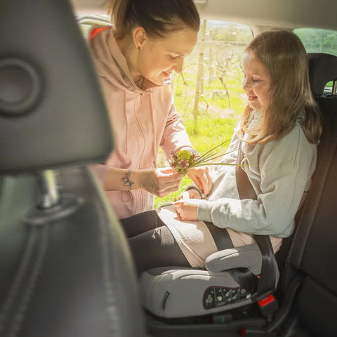 Petite&Mars Booster Optimus Pro i-Size 125 - 150 cm (22-36 kg)