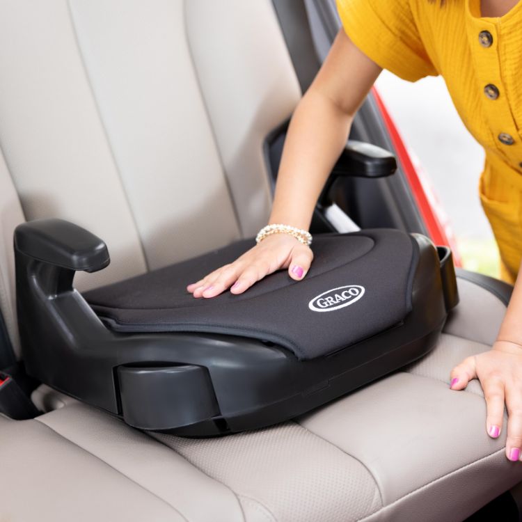 https://dd.gracobaby.eu/media/catalog/product/g/r/graco-booster-basic-r129-black-padded-seat-feat4.jpg