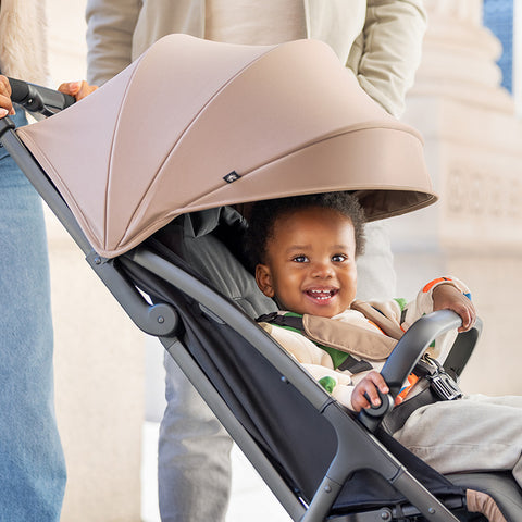 https://dd.gracobaby.eu/media/catalog/product/g/r/graco-myavo-fossilplightweight-stroller-stylish-canopy-feature-4.jpg