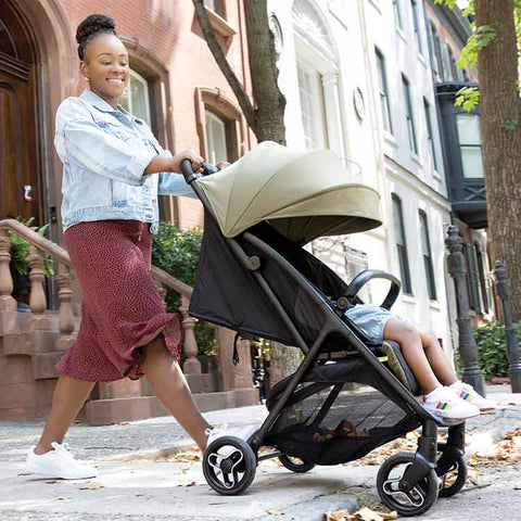 https://dd.gracobaby.eu/media/catalog/product/g/r/graco-myavo-lightweight-stroller-mum-and-child-with-recline-feature-3.jpg
