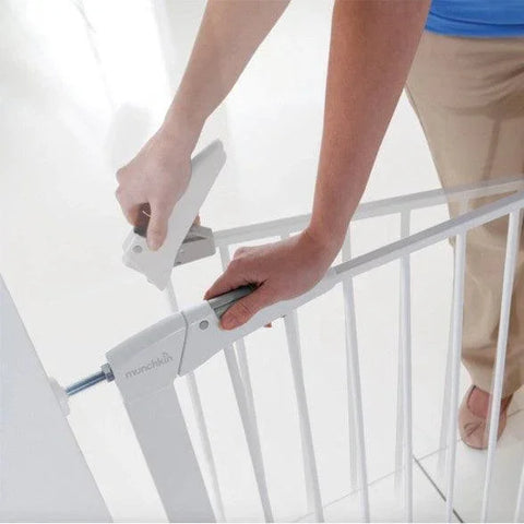 Munchkin - Munchkin Maxi-Secure Pressure Fit Safety Gate, 76 - 82cm - Mari Kali Stores Cyprus